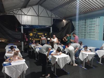 Noite de AutÃ³grafos reuniu centenas de pessoas em Rio Bonito do IguaÃ§u